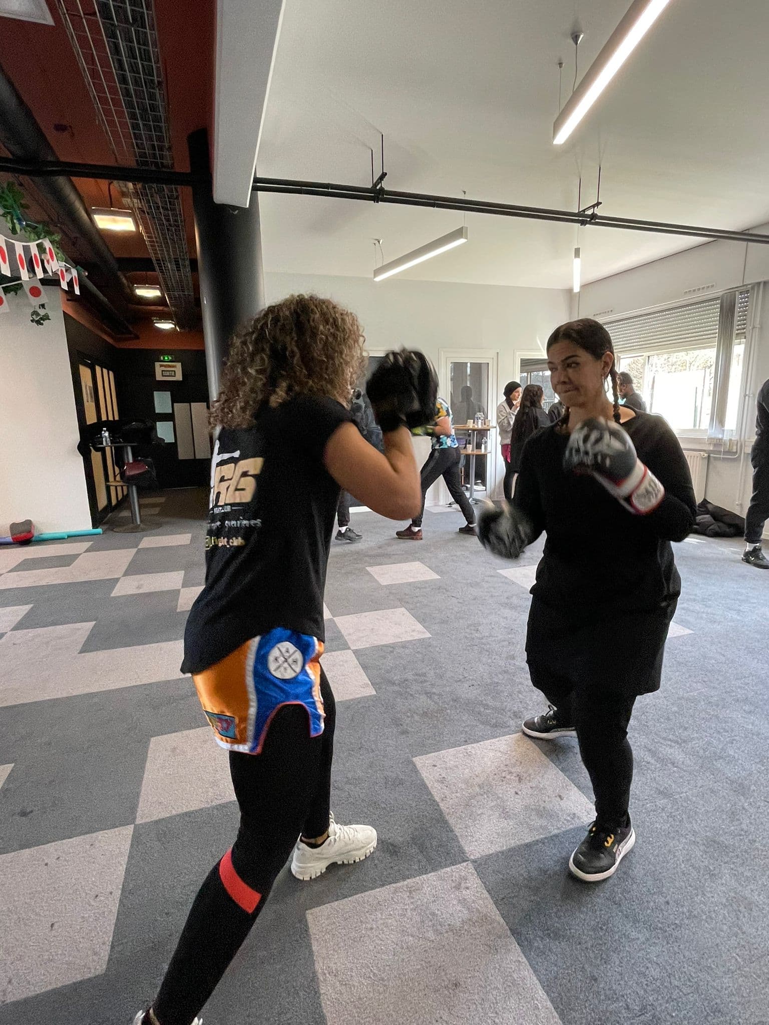 Coaching individuel personnalisé – cours privés de boxe avec Btisam Rguibi, Île-de-France